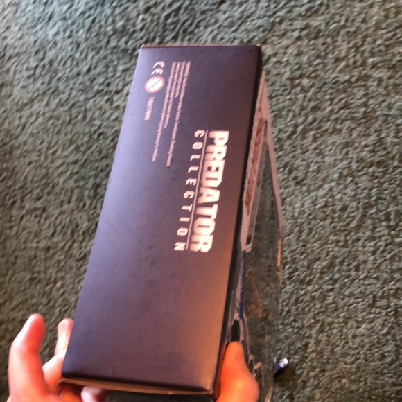 PREDATOR HUNTER SERIES 7 inch fully poseable figure WALMART EXCLUSIVE.New! - Picture 5 of 6